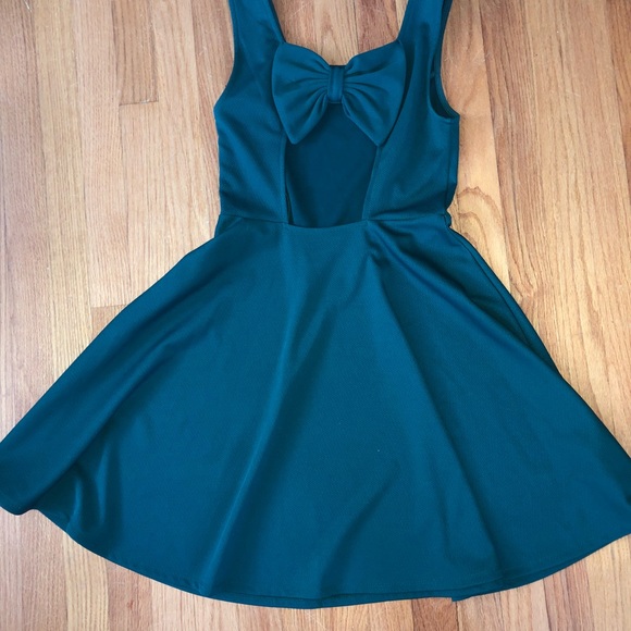 Green Bow back Dress - Picture 2 of 2